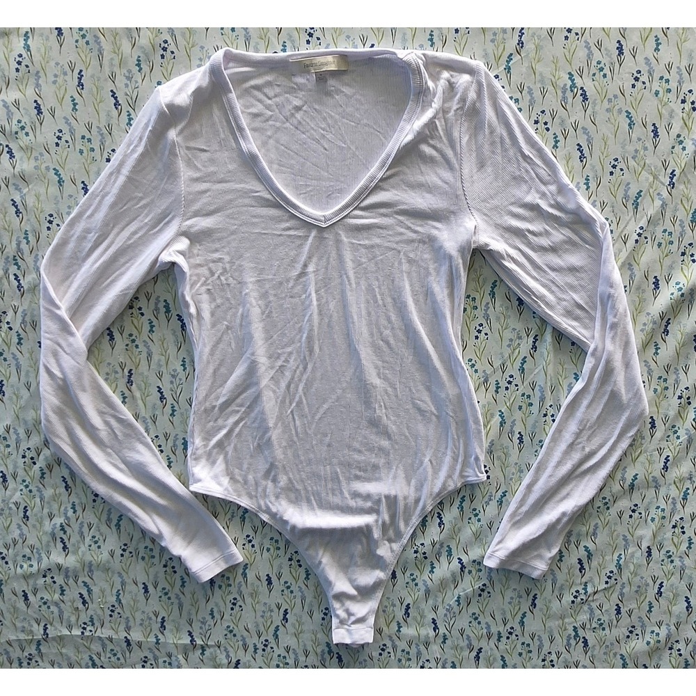 Favorite Daughter Womens White Ribbed V-Neck Long Sleeve Bodysuit‎ Size M